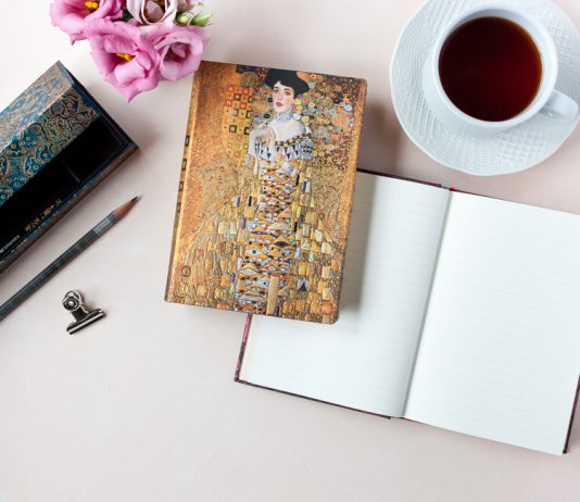 How to Read Like Your Favourite Writers: Top Choices from 10 Famous Authors