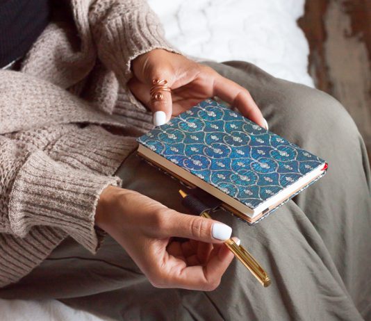 10 Gratitude Journalling Prompts We’re Loving Right Now