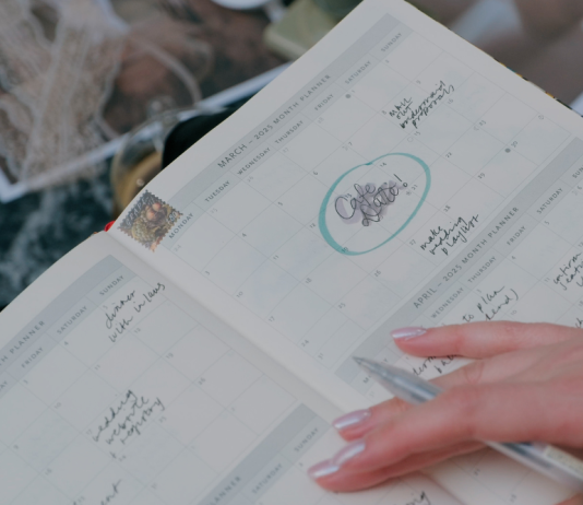 New Year, New You! Tips on How to Start 2026 with the Perfect Paperblanks Planner.